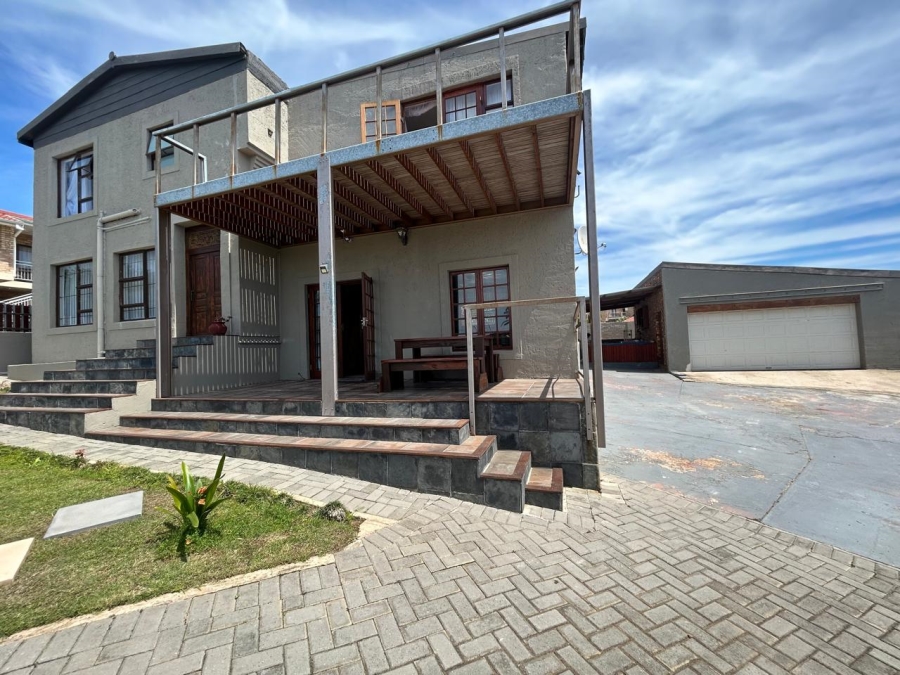 5 Bedroom Property for Sale in Wavecrest Eastern Cape